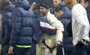 关于内马尔重伤倒地，阿贾克斯全队围拢祈祷，场面感人的信息