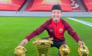 关于C罗重伤倒地，武磊全队围拢祈祷，场面感人的信息